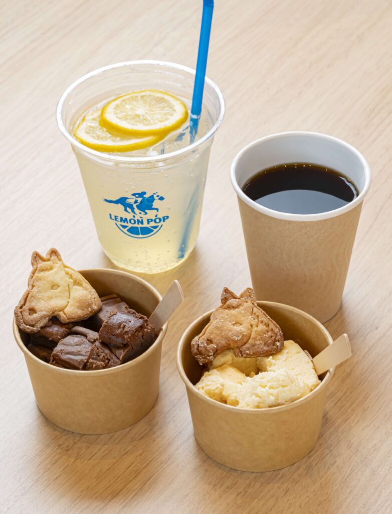 日高町とみくるマルシェ内カフェ